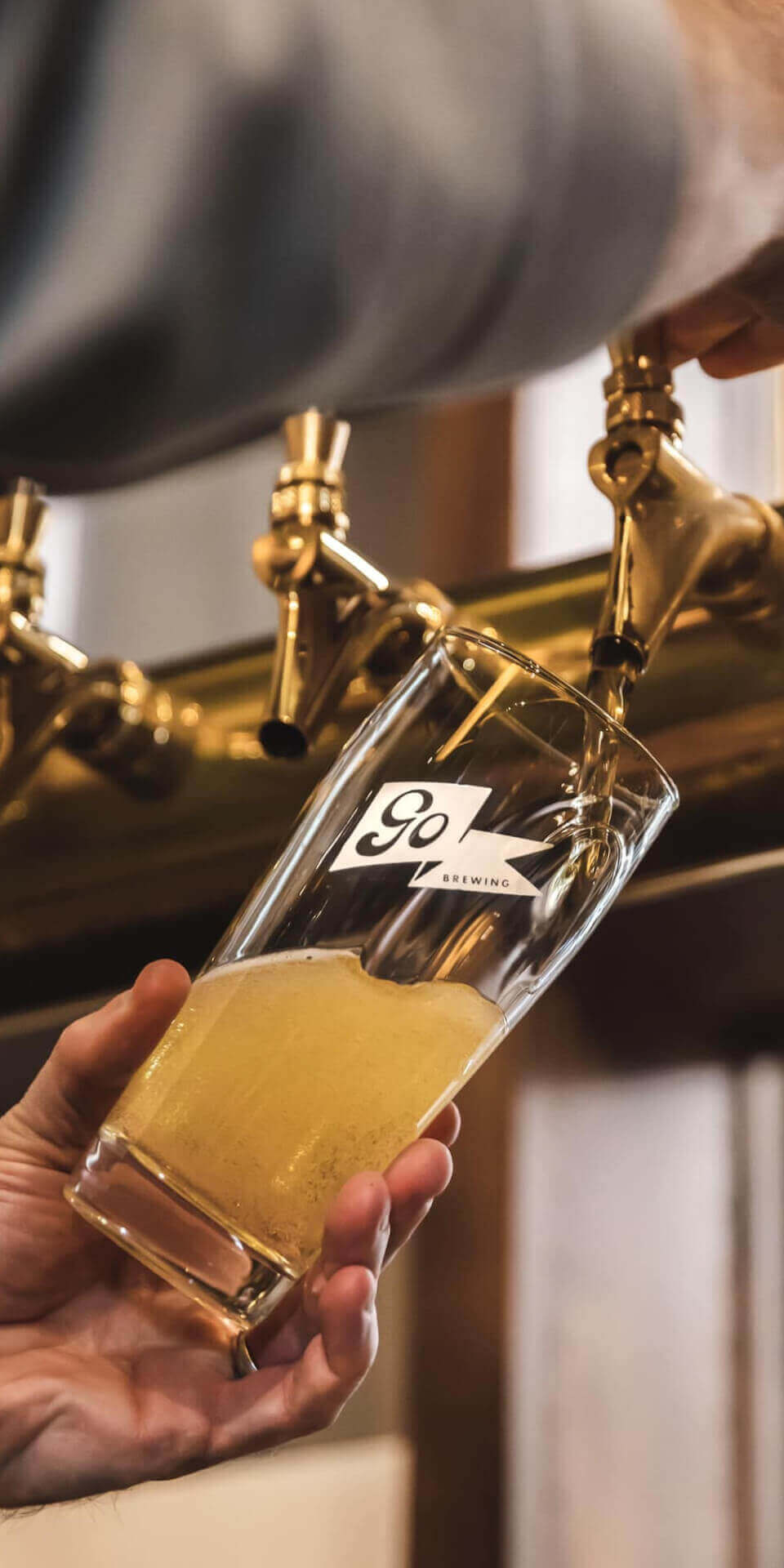 Pouring a fresh Go brew